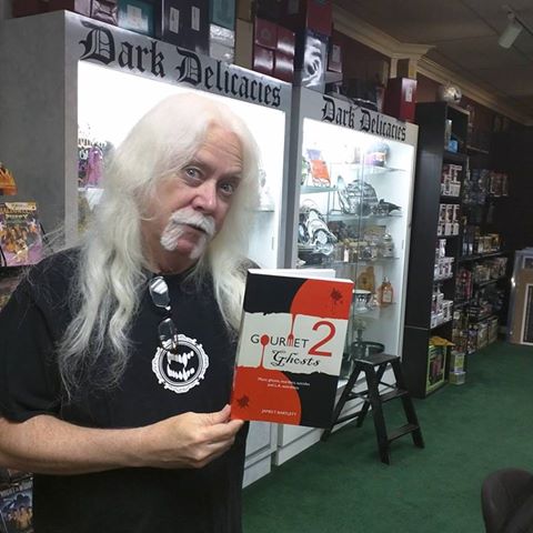 Del Howison & Dark Delicacies say goodbye to their Burbank store ...